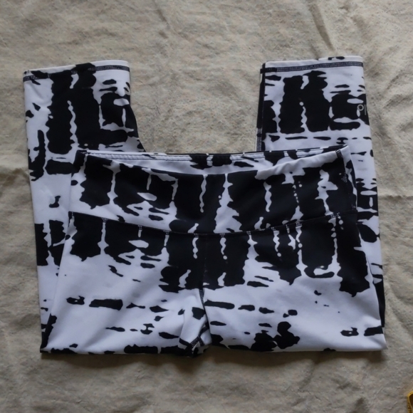 ALO Yoga Pants - Alo yoga crop capri tie dye leggings medium